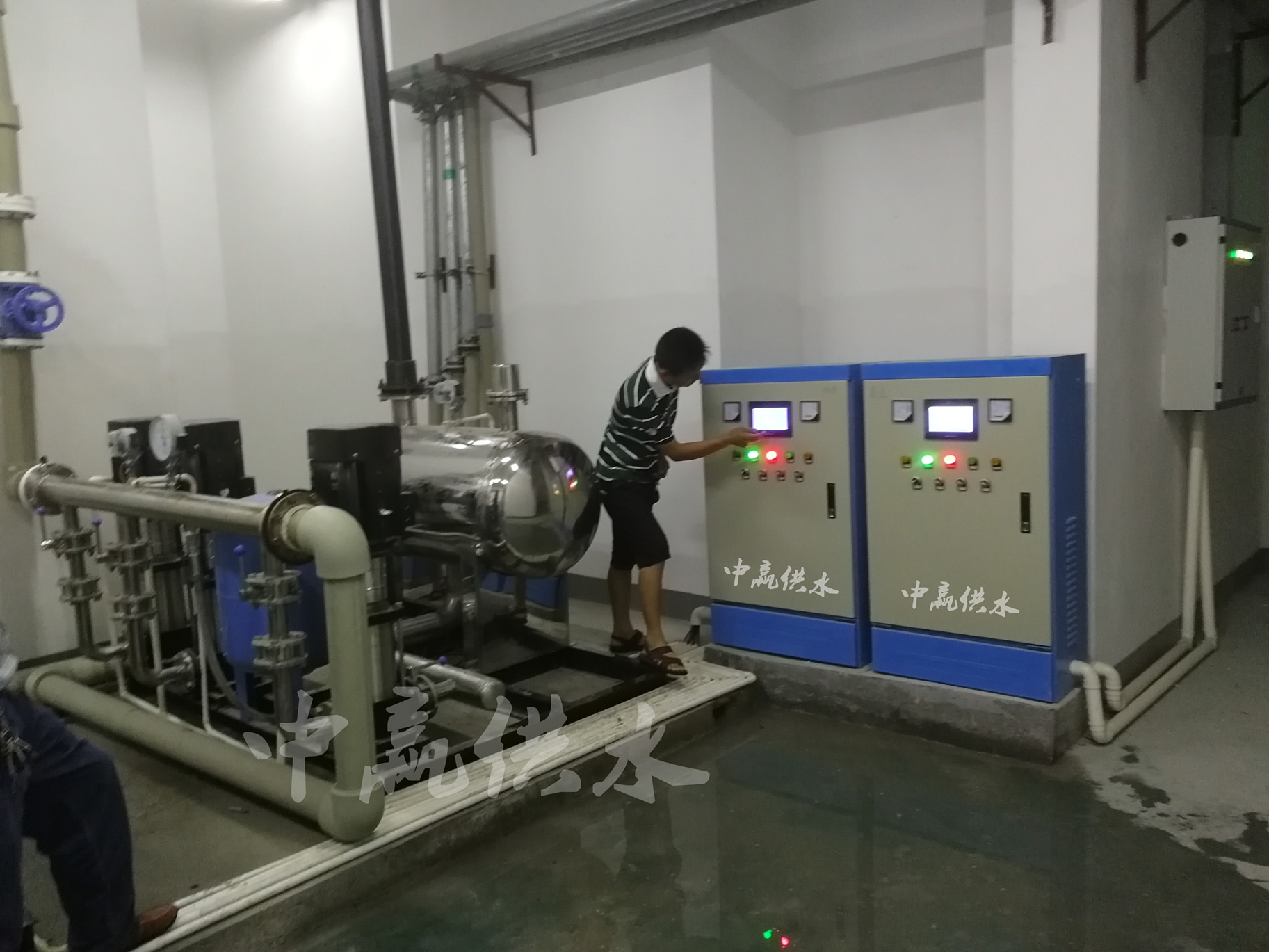 箱式无负压365bet英国_365bet娱乐_速发国际365的最新网站设备现场调试图